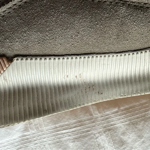 EUC, like new! Sorel women’s waterproof sneakers, size 9, Sage green - Picture 7 of 9